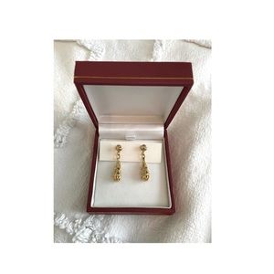 Gold Colored Tear Drop Earrings ✨